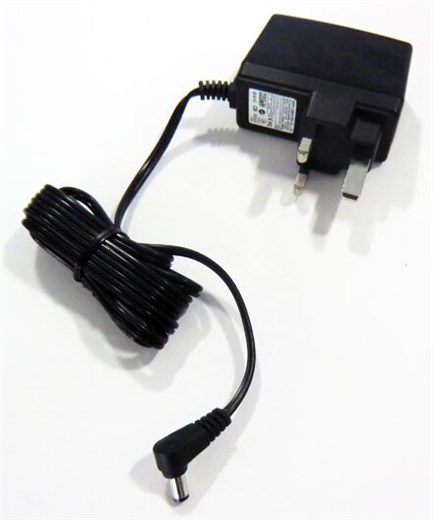 AC/DC Strom-Adapter für unsere TFT-Monitore [UK]